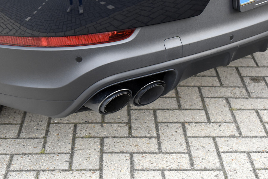 Porsche Cayenne Coupé 3.0 E-Hybrid 462pk | Panoramadak | Sport Chrono | 360 Camera | 21'' Velgen | Luchtvering | Stuurverwarming |  Stoel + Achterbankverwarming | LED Achterlichten donker |
