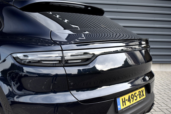 Porsche Cayenne Coupé 3.0 E-Hybrid 462pk | Panoramadak | Sport Chrono | 360 Camera | 21'' Velgen | Luchtvering | Stuurverwarming |  Stoel + Achterbankverwarming | LED Achterlichten donker |
