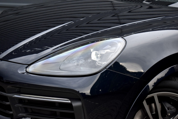 Porsche Cayenne Coupé 3.0 E-Hybrid 462pk | Panoramadak | Sport Chrono | 360 Camera | 21'' Velgen | Luchtvering | Stuurverwarming |  Stoel + Achterbankverwarming | LED Achterlichten donker |