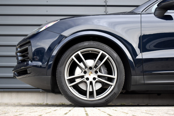 Porsche Cayenne Coupé 3.0 E-Hybrid 462pk | Panoramadak | Sport Chrono | 360 Camera | 21'' Velgen | Luchtvering | Stuurverwarming |  Stoel + Achterbankverwarming | LED Achterlichten donker |