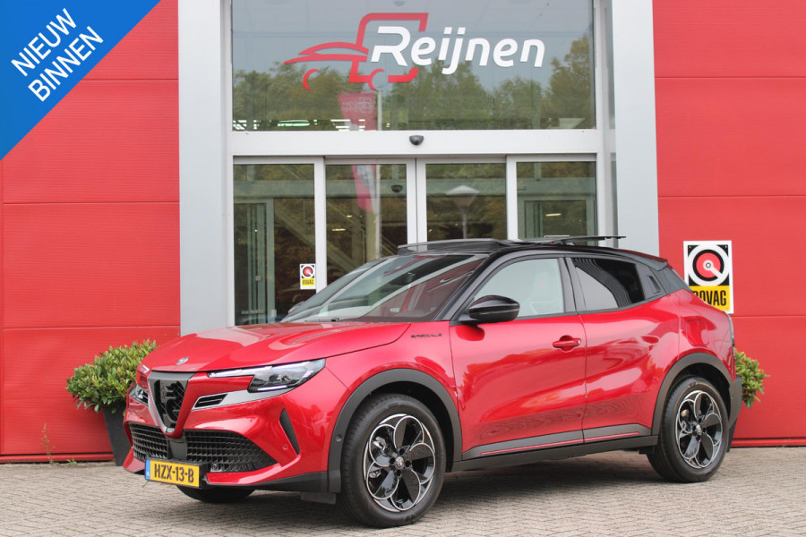 Alfa Romeo junior 1.2 Turbo 136PK Hybrid IBRIDA SPECIALE | PANORAMISCH SCHUIF/KANTEL DAK | SPORT PACK: SABELT SPORT STOELEN/ALCANTARA STUURWIEL | TECHNO PACK: LED MATRIX KOPLAMPEN/DRAADLOZE TELEFOONLADER/ACHTERUITRIJ CAMERA | VERWARMBARE VOORRUIT | 18" LICHTMETALEN VELGEN "PETALI" | DRAADLOZE APPLE CARPLAY/ANDROID AUTO | BRERA RED MET ZWART DAK | NAVIGATIE | STOEL VERWARMING | DODEHOEK DETECTIE | ELEKTRISCH BEDIENBARE ACHTERKLEP | KEYLESS ENTRY/START | ADAPTIVE CRUISE CONTROL |