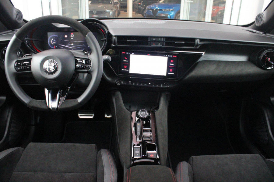 Alfa Romeo junior 1.2 Turbo 136PK Hybrid IBRIDA SPECIALE | PANORAMISCH SCHUIF/KANTEL DAK | SPORT PACK: SABELT SPORT STOELEN/ALCANTARA STUURWIEL | TECHNO PACK: LED MATRIX KOPLAMPEN/DRAADLOZE TELEFOONLADER/ACHTERUITRIJ CAMERA | VERWARMBARE VOORRUIT | 18" LICHTMETALEN VELGEN "PETALI" | DRAADLOZE APPLE CARPLAY/ANDROID AUTO | BRERA RED MET ZWART DAK | NAVIGATIE | STOEL VERWARMING | DODEHOEK DETECTIE | ELEKTRISCH BEDIENBARE ACHTERKLEP | KEYLESS ENTRY/START | ADAPTIVE CRUISE CONTROL |