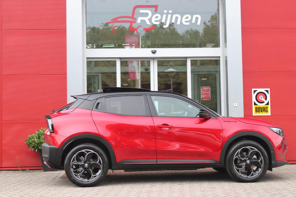 Alfa Romeo junior 1.2 Turbo 136PK Hybrid IBRIDA SPECIALE | PANORAMISCH SCHUIF/KANTEL DAK | SPORT PACK: SABELT SPORT STOELEN/ALCANTARA STUURWIEL | TECHNO PACK: LED MATRIX KOPLAMPEN/DRAADLOZE TELEFOONLADER/ACHTERUITRIJ CAMERA | VERWARMBARE VOORRUIT | 18" LICHTMETALEN VELGEN "PETALI" | DRAADLOZE APPLE CARPLAY/ANDROID AUTO | BRERA RED MET ZWART DAK | NAVIGATIE | STOEL VERWARMING | DODEHOEK DETECTIE | ELEKTRISCH BEDIENBARE ACHTERKLEP | KEYLESS ENTRY/START | ADAPTIVE CRUISE CONTROL |