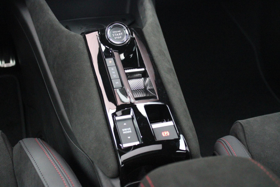 Alfa Romeo junior 1.2 Turbo 136PK Hybrid IBRIDA SPECIALE | PANORAMISCH SCHUIF/KANTEL DAK | SPORT PACK: SABELT SPORT STOELEN/ALCANTARA STUURWIEL | TECHNO PACK: LED MATRIX KOPLAMPEN/DRAADLOZE TELEFOONLADER/ACHTERUITRIJ CAMERA | VERWARMBARE VOORRUIT | 18" LICHTMETALEN VELGEN "PETALI" | DRAADLOZE APPLE CARPLAY/ANDROID AUTO | BRERA RED MET ZWART DAK | NAVIGATIE | STOEL VERWARMING | DODEHOEK DETECTIE | ELEKTRISCH BEDIENBARE ACHTERKLEP | KEYLESS ENTRY/START | ADAPTIVE CRUISE CONTROL |
