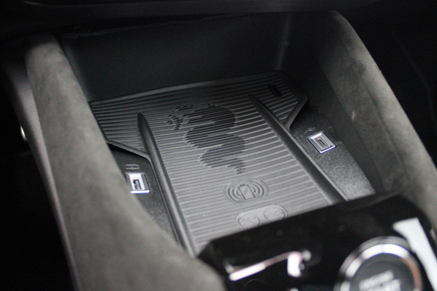 Alfa Romeo junior 1.2 Turbo 136PK Hybrid IBRIDA SPECIALE | PANORAMISCH SCHUIF/KANTEL DAK | SPORT PACK: SABELT SPORT STOELEN/ALCANTARA STUURWIEL | TECHNO PACK: LED MATRIX KOPLAMPEN/DRAADLOZE TELEFOONLADER/ACHTERUITRIJ CAMERA | VERWARMBARE VOORRUIT | 18" LICHTMETALEN VELGEN "PETALI" | DRAADLOZE APPLE CARPLAY/ANDROID AUTO | BRERA RED MET ZWART DAK | NAVIGATIE | STOEL VERWARMING | DODEHOEK DETECTIE | ELEKTRISCH BEDIENBARE ACHTERKLEP | KEYLESS ENTRY/START | ADAPTIVE CRUISE CONTROL |