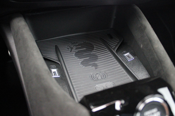Alfa Romeo junior 1.2 Turbo 136PK Hybrid IBRIDA SPECIALE | PANORAMISCH SCHUIF/KANTEL DAK | SPORT PACK: SABELT SPORT STOELEN/ALCANTARA STUURWIEL | TECHNO PACK: LED MATRIX KOPLAMPEN/DRAADLOZE TELEFOONLADER/ACHTERUITRIJ CAMERA | VERWARMBARE VOORRUIT | 18" LICHTMETALEN VELGEN "PETALI" | DRAADLOZE APPLE CARPLAY/ANDROID AUTO | BRERA RED MET ZWART DAK | NAVIGATIE | STOEL VERWARMING | DODEHOEK DETECTIE | ELEKTRISCH BEDIENBARE ACHTERKLEP | KEYLESS ENTRY/START | ADAPTIVE CRUISE CONTROL |