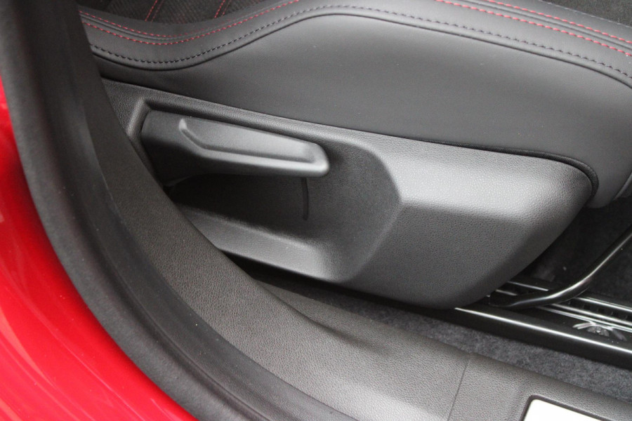 Alfa Romeo junior 1.2 Turbo 136PK Hybrid IBRIDA SPECIALE | PANORAMISCH SCHUIF/KANTEL DAK | SPORT PACK: SABELT SPORT STOELEN/ALCANTARA STUURWIEL | TECHNO PACK: LED MATRIX KOPLAMPEN/DRAADLOZE TELEFOONLADER/ACHTERUITRIJ CAMERA | VERWARMBARE VOORRUIT | 18" LICHTMETALEN VELGEN "PETALI" | DRAADLOZE APPLE CARPLAY/ANDROID AUTO | BRERA RED MET ZWART DAK | NAVIGATIE | STOEL VERWARMING | DODEHOEK DETECTIE | ELEKTRISCH BEDIENBARE ACHTERKLEP | KEYLESS ENTRY/START | ADAPTIVE CRUISE CONTROL |