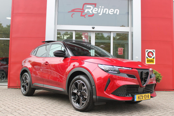 Alfa Romeo junior 1.2 Turbo 136PK Hybrid IBRIDA SPECIALE | PANORAMISCH SCHUIF/KANTEL DAK | SPORT PACK: SABELT SPORT STOELEN/ALCANTARA STUURWIEL | TECHNO PACK: LED MATRIX KOPLAMPEN/DRAADLOZE TELEFOONLADER/ACHTERUITRIJ CAMERA | VERWARMBARE VOORRUIT | 18" LICHTMETALEN VELGEN "PETALI" | DRAADLOZE APPLE CARPLAY/ANDROID AUTO | BRERA RED MET ZWART DAK | NAVIGATIE | STOEL VERWARMING | DODEHOEK DETECTIE | ELEKTRISCH BEDIENBARE ACHTERKLEP | KEYLESS ENTRY/START | ADAPTIVE CRUISE CONTROL |