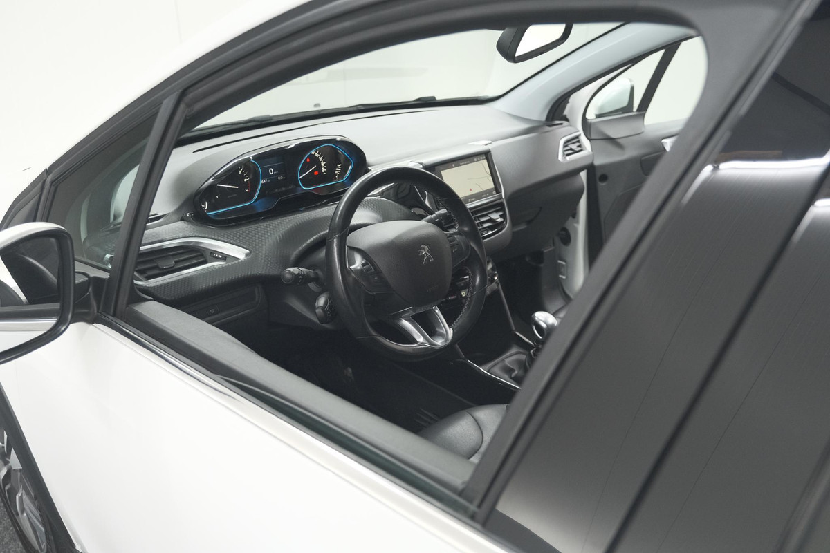 Peugeot 2008 PureTech 130 Allure | Camera | Apple Carplay | Parkeersensoren | Navigatie