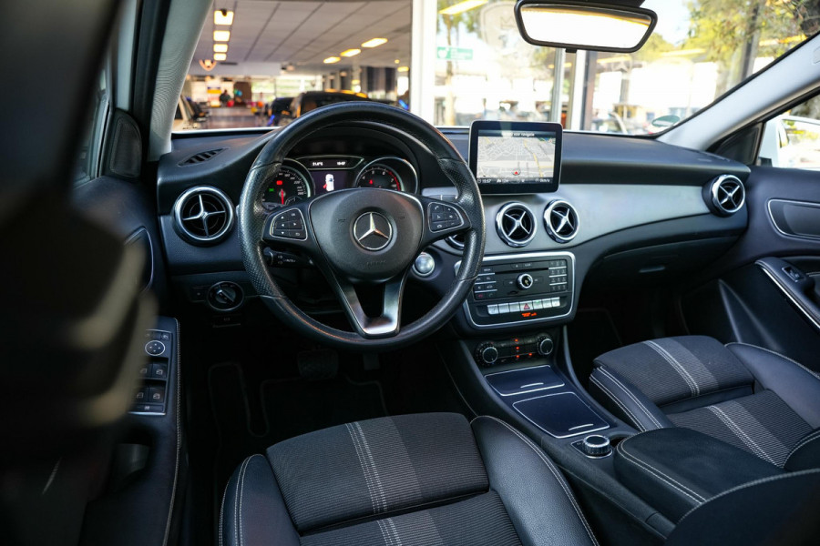 Mercedes-Benz GLA 180 Sport Edition Panoramadak Airco Stoelverw. PDC