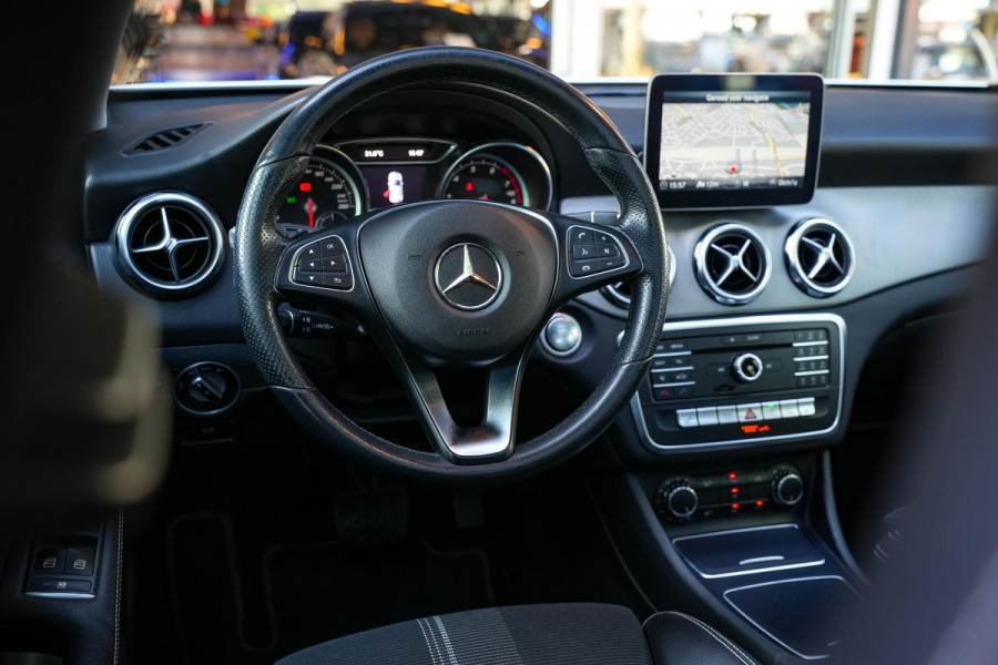 Mercedes-Benz GLA 180 Sport Edition Panoramadak Airco Stoelverw. PDC