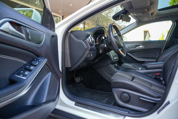Mercedes-Benz GLA 180 Sport Edition Panoramadak Airco Stoelverw. PDC
