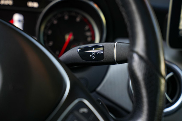 Mercedes-Benz GLA 180 Sport Edition Panoramadak Airco Stoelverw. PDC