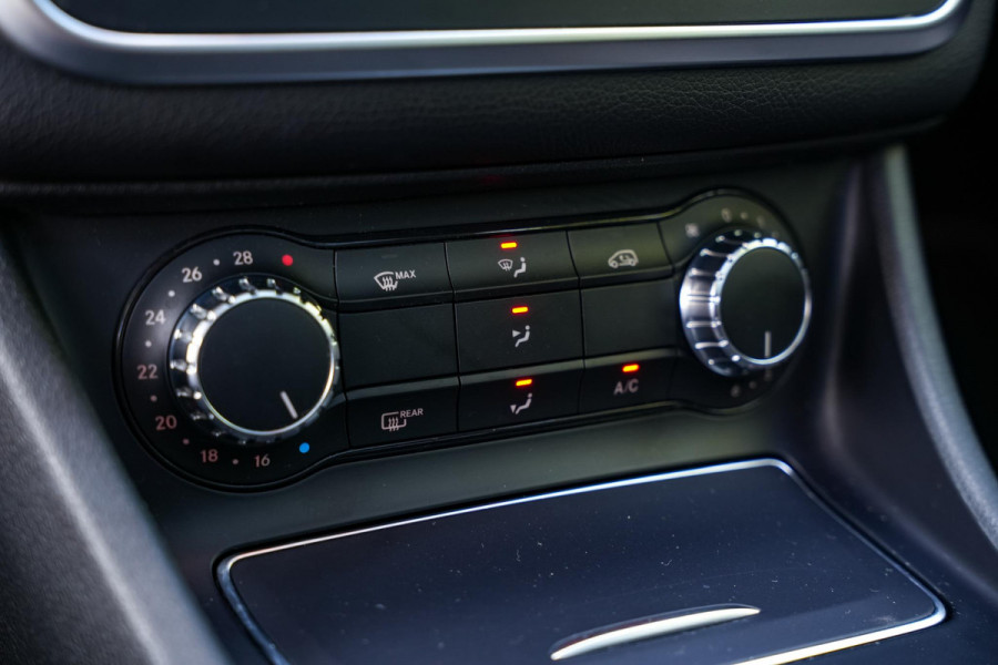 Mercedes-Benz GLA 180 Sport Edition Panoramadak Airco Stoelverw. PDC