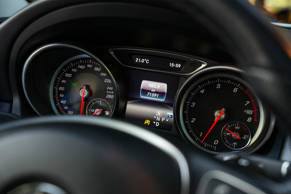 Mercedes-Benz GLA 180 Sport Edition Panoramadak Airco Stoelverw. PDC