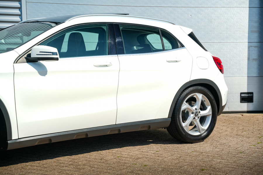 Mercedes-Benz GLA 180 Sport Edition Panoramadak Airco Stoelverw. PDC