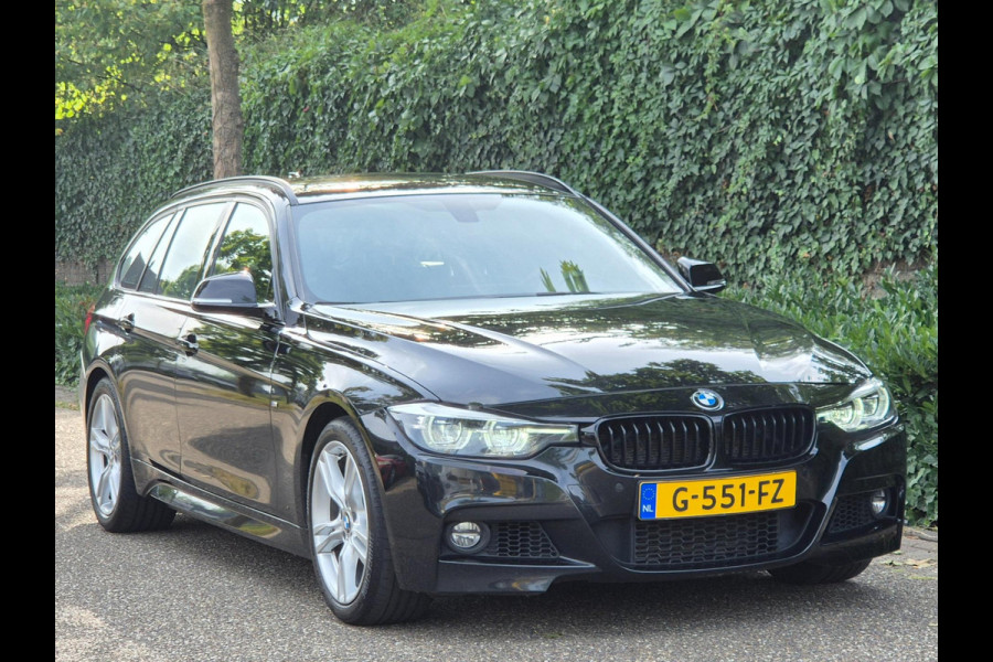 BMW 3 Serie Touring M Sport EX BTW Apple CarPlay Trekhaak Zwart LED Evo GR Navi 2e eigenaar Breedset M Velgen Garantie