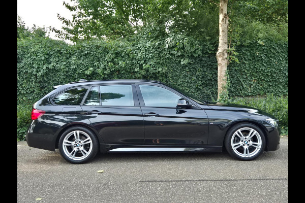 BMW 3 Serie Touring M Sport EX BTW Apple CarPlay Trekhaak Zwart LED Evo GR Navi 2e eigenaar Breedset M Velgen Garantie