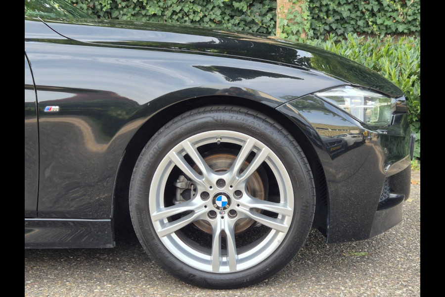BMW 3 Serie Touring M Sport EX BTW Apple CarPlay Trekhaak Zwart LED Evo GR Navi 2e eigenaar Breedset M Velgen Garantie