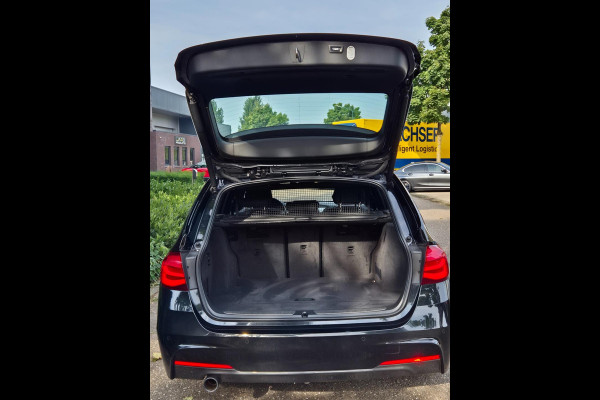 BMW 3 Serie Touring M Sport EX BTW Apple CarPlay Trekhaak Zwart LED Evo GR Navi 2e eigenaar Breedset M Velgen Garantie