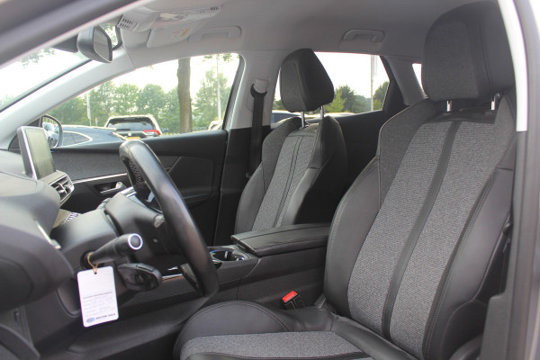 Peugeot 3008 1.2 PureTech Allure / Nieuwe distr.riem! / Trekhaak / Camera / Navigatie / 19'' / Keyless / Half leder / Dodehoek / DAB / Cruise Control