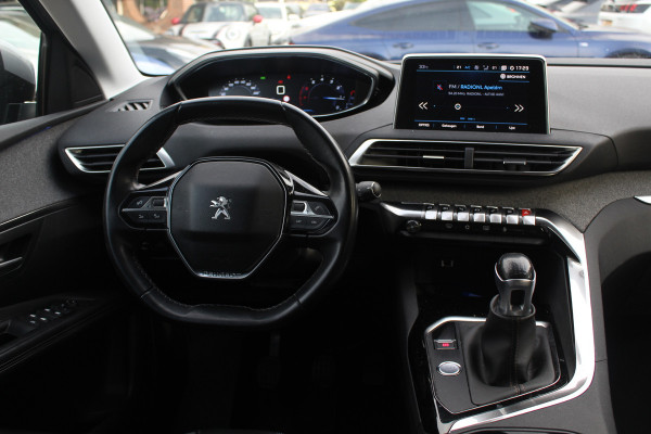 Peugeot 3008 1.2 PureTech Allure / Nieuwe distr.riem! / Trekhaak / Camera / Navigatie / 19'' / Keyless / Half leder / Dodehoek / DAB / Cruise Control