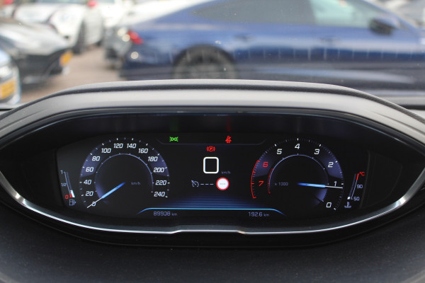 Peugeot 3008 1.2 PureTech Allure / Nieuwe distr.riem! / Trekhaak / Camera / Navigatie / 19'' / Keyless / Half leder / Dodehoek / DAB / Cruise Control