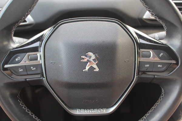 Peugeot 3008 1.2 PureTech Allure / Nieuwe distr.riem! / Trekhaak / Camera / Navigatie / 19'' / Keyless / Half leder / Dodehoek / DAB / Cruise Control