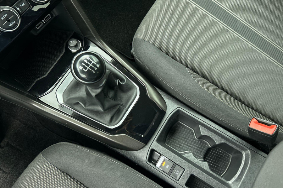 Volkswagen T-Roc 1.0 TSI Sport (VIRTUAL COCKPIT, ELEKT. ACHTERKLEP, NAVIGATIE , PARKEERSENSOREN, 1e EIGENAAR, GOED ONDERHOUDEN)