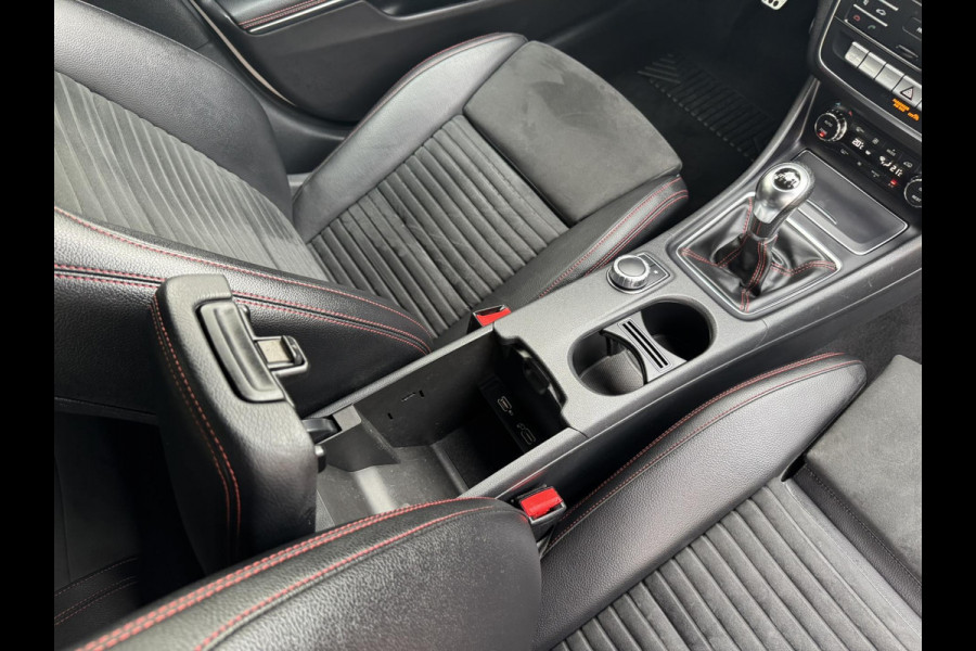 Mercedes-Benz GLA 180 AMG Trekhaak Camera+pdc Stoelverwarming Elektrische a-klep Cruise Keyless Led