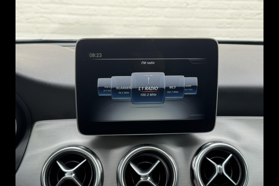 Mercedes-Benz GLA 180 AMG Trekhaak Camera+pdc Stoelverwarming Elektrische a-klep Cruise Keyless Led
