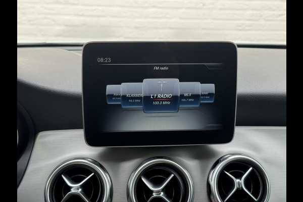 Mercedes-Benz GLA 180 AMG Trekhaak Camera+pdc Stoelverwarming Elektrische a-klep Cruise Keyless Led