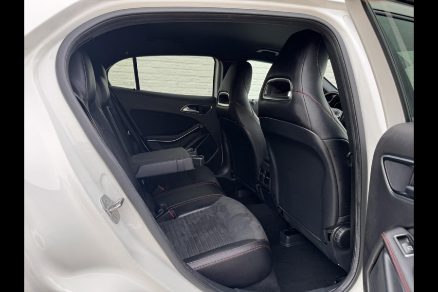 Mercedes-Benz GLA 180 AMG Trekhaak Camera+pdc Stoelverwarming Elektrische a-klep Cruise Keyless Led