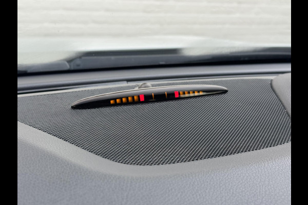 Mercedes-Benz GLA 180 AMG Trekhaak Camera+pdc Stoelverwarming Elektrische a-klep Cruise Keyless Led