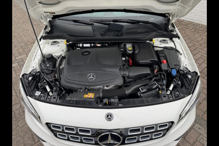 Mercedes-Benz GLA 180 AMG Trekhaak Camera+pdc Stoelverwarming Elektrische a-klep Cruise Keyless Led