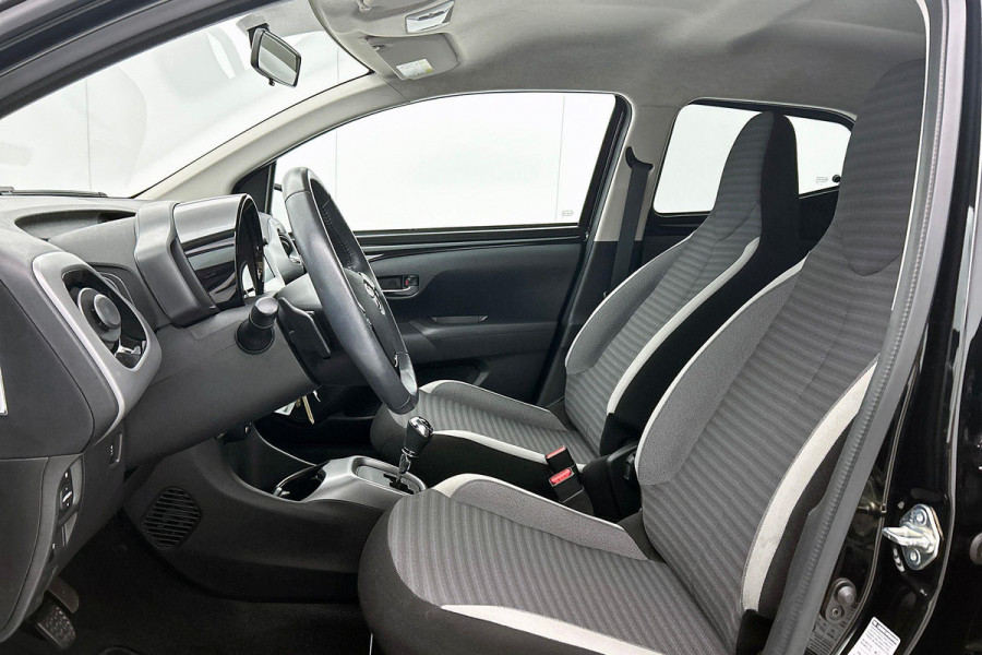 Toyota Aygo 1.0 VVT-i x-joy(NL-auto, Goed OnderH, Automatische Airco, Camera, Parkeersensoren, Etc)