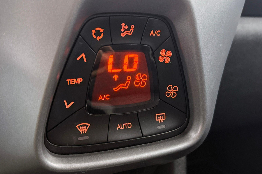 Toyota Aygo 1.0 VVT-i x-joy(NL-auto, Goed OnderH, Automatische Airco, Camera, Parkeersensoren, Etc)