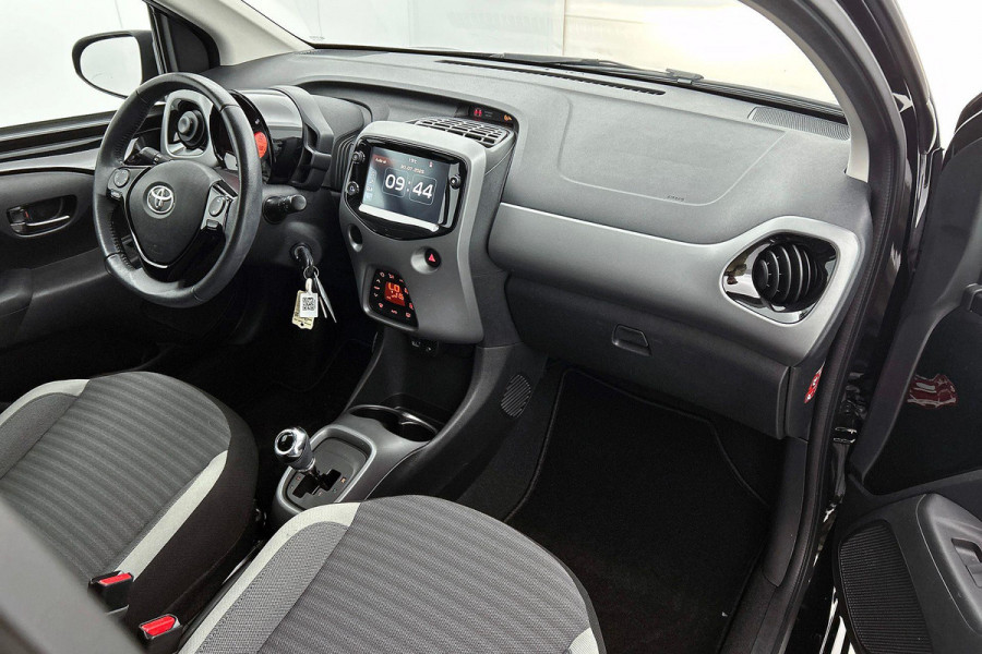 Toyota Aygo 1.0 VVT-i x-joy(NL-auto, Goed OnderH, Automatische Airco, Camera, Parkeersensoren, Etc)
