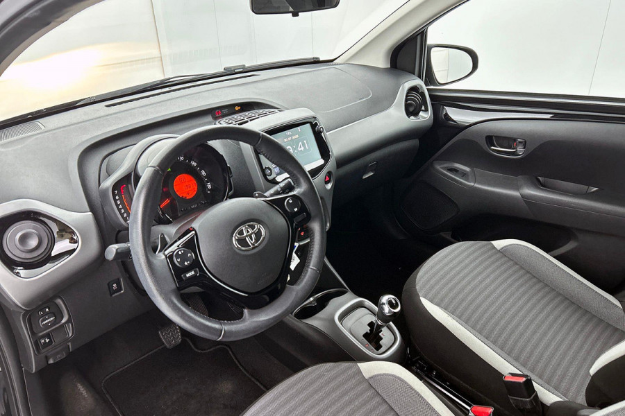 Toyota Aygo 1.0 VVT-i x-joy(NL-auto, Goed OnderH, Automatische Airco, Camera, Parkeersensoren, Etc)