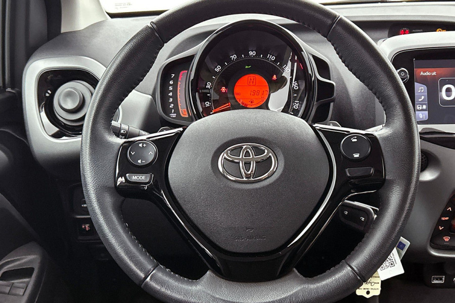 Toyota Aygo 1.0 VVT-i x-joy(NL-auto, Goed OnderH, Automatische Airco, Camera, Parkeersensoren, Etc)