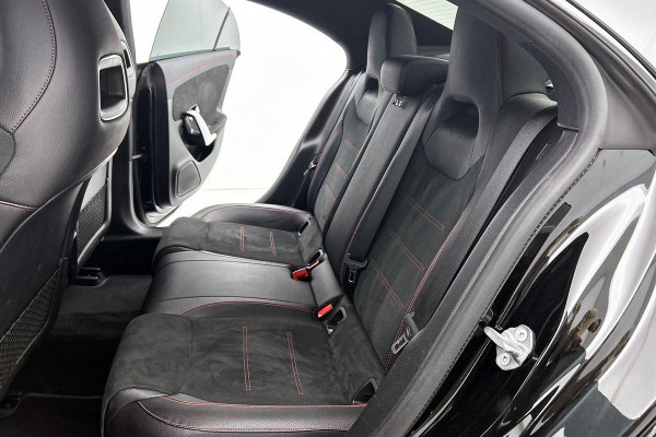 Mercedes-Benz CLA-Klasse 180 Business Solution AMG Upgrade Edition(NL-auto, Camera, Parkeerhulp, Navigatie, StoelV, Etc)