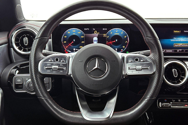 Mercedes-Benz CLA-Klasse 180 Business Solution AMG Upgrade Edition(NL-auto, Camera, Parkeerhulp, Navigatie, StoelV, Etc)