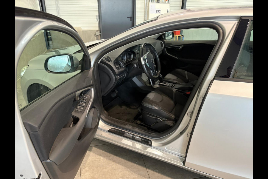 Volvo V40 D2 Aut. Business Parkeersensor Navigatie 120pk