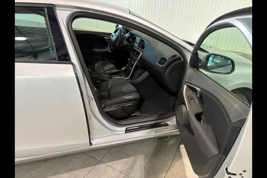 Volvo V40 D2 Aut. Business Parkeersensor Navigatie 120pk