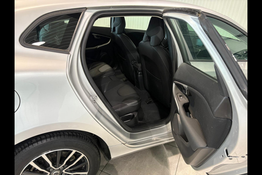 Volvo V40 D2 Aut. Business Parkeersensor Navigatie 120pk