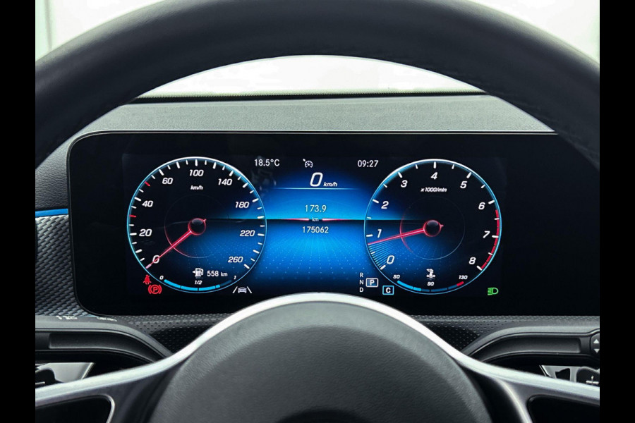 Mercedes-Benz A-Klasse 180 Business Solution(NL-auto, 1e Eig, Dealer onderH, Sfeer, Trekhaak, Navi Groot, StoelV, Etc)