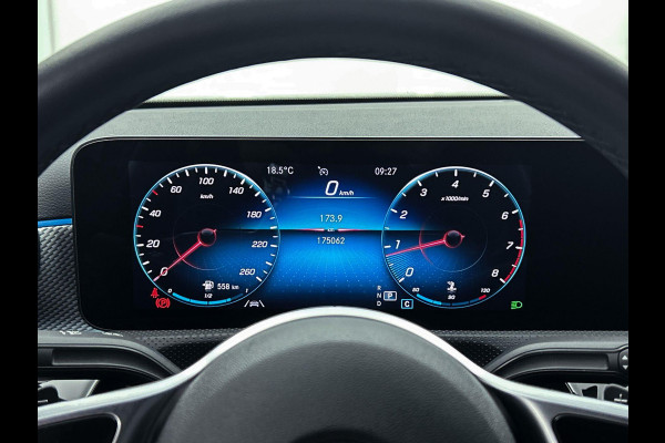Mercedes-Benz A-Klasse 180 Business Solution(NL-auto, 1e Eig, Dealer onderH, Sfeer, Trekhaak, Navi Groot, StoelV, Etc)