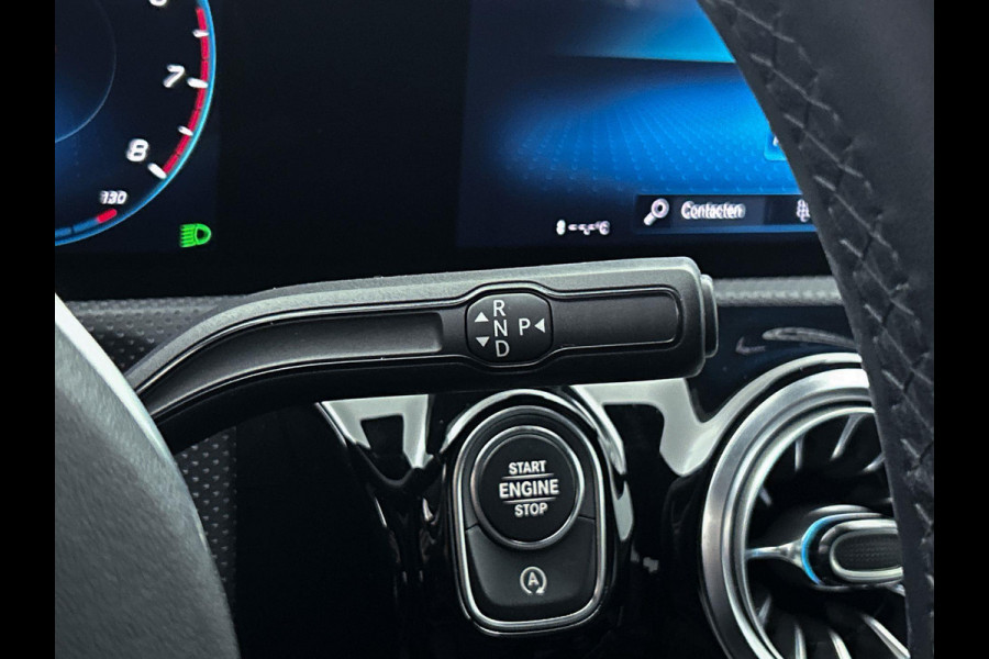 Mercedes-Benz A-Klasse 180 Business Solution(NL-auto, 1e Eig, Dealer onderH, Sfeer, Trekhaak, Navi Groot, StoelV, Etc)