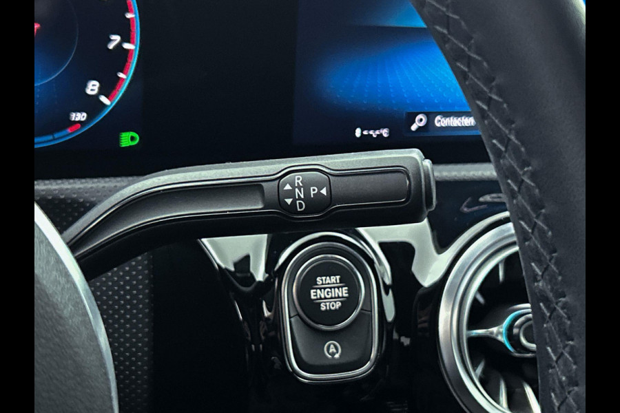 Mercedes-Benz A-Klasse 180 Business Solution(NL-auto, 1e Eig, Dealer onderH, Sfeer, Trekhaak, Navi Groot, StoelV, Etc)