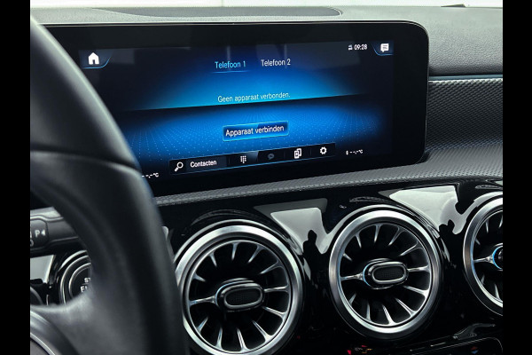 Mercedes-Benz A-Klasse 180 Business Solution(NL-auto, 1e Eig, Dealer onderH, Sfeer, Trekhaak, Navi Groot, StoelV, Etc)